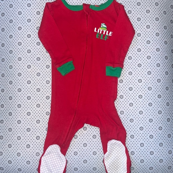 🛍Cute Little neutral gender HOLIDAY Sleeper size 9 Months 🛍 - Picture 1 of 6